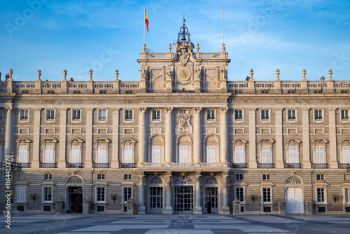 Tableau sur toile Views of the Royal Palace in Madrid, Spain at sunset