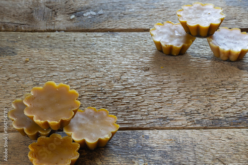 wax from beeswax, light and dark wax, bad and good wax