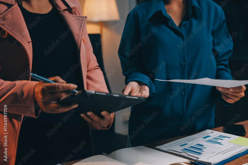 Fototapeta premium Business meetings to analyze investment strategies and brainstorm sales plans for a more profitable business.
