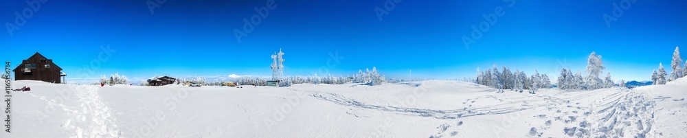 Panoramic view of the top of snowy mountain on a clear day (Yokoteyama, Nagano, Japan) Panoramic view of the top of snowy mountain on a clear day (Yokoteyama, Nagano, Japan)