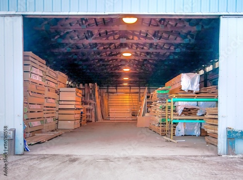 Driveway thru lumber warehouse building for loading and unloading