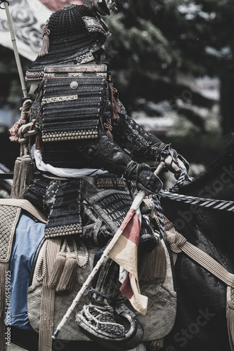 甲冑を着た騎馬武者
