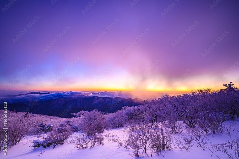 Deogyusan Mountain (South Korea) Deogyusan Mountain (South Korea)
