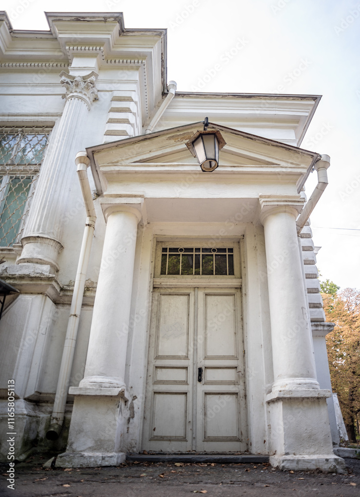 Obraz premium Walking through the streets of Odessa you can see a lot of interesting architecture.