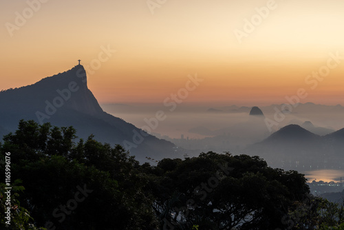 Por do sol no Cristo Redentor