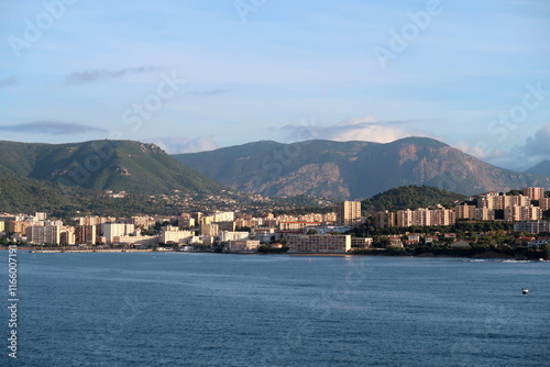 port d'Ajaccio en Corse arrivée par la mer