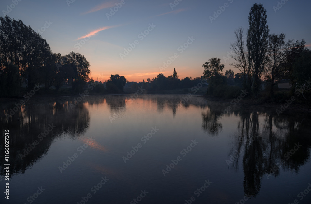 Fototapeta premium beautiful sunset over the lake