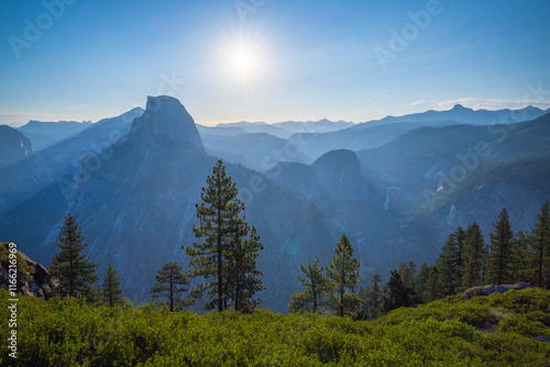 Obraz na płótnie beautiful sunrise over half dome at glacier point in yosemite national park, california w salonie