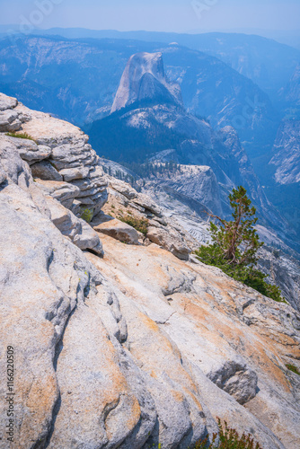 Obraz na płótnie hiking to clouds rest in yosemite, california, usa w salonie