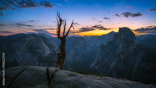 Canvas Print beautiful sunrise over half dome at glacier point in yosemite national park, cal