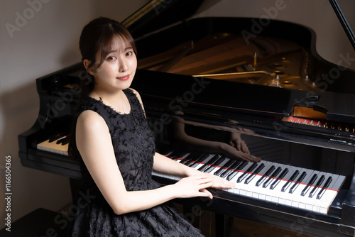 美しい日本人女性ピアニスト