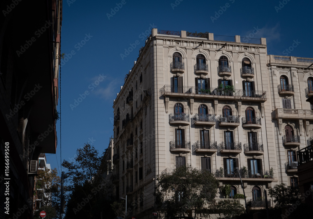 Obraz premium Barcelona Building in a sunny day 