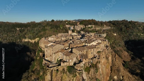 Il borgo medievale di Calcata costruito su una montagna di tufo. Lazio, Italia.
Vista aerea delle case in tufo del caratteristico borgo di Calcata nella provincia di Viterbo vicino a Roma. photo