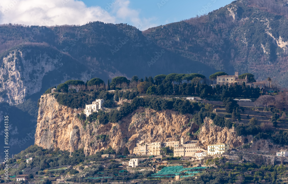 Φωτογραφία View of the promontory of Villa Rufolo in Ravello village, by Amalfi Coast