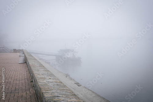 Obraz na płótnie Foggy morning on the coast of Danube Novi Sad Serbia w salonie