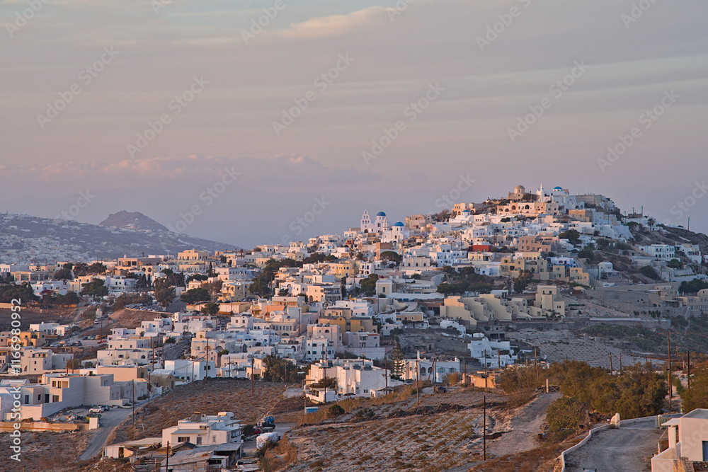 Obraz premium The city of Pyrgos at sunset