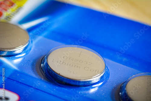 Product photo of a single lithium button in blister