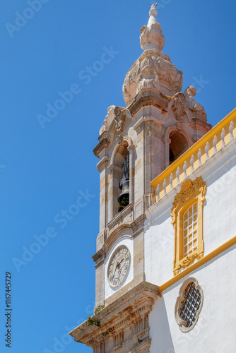 Obraz na płótnie Tower of the Igreja do Carmo church in Faro w salonie