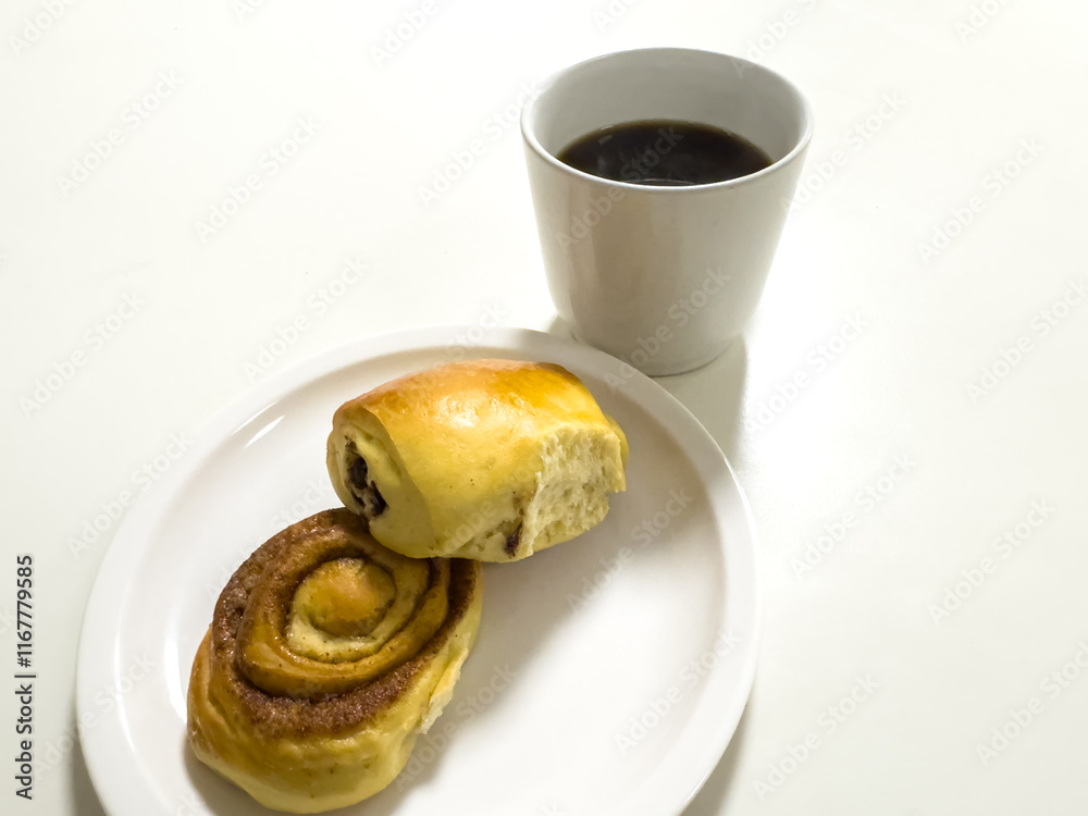 Café con pan caliente