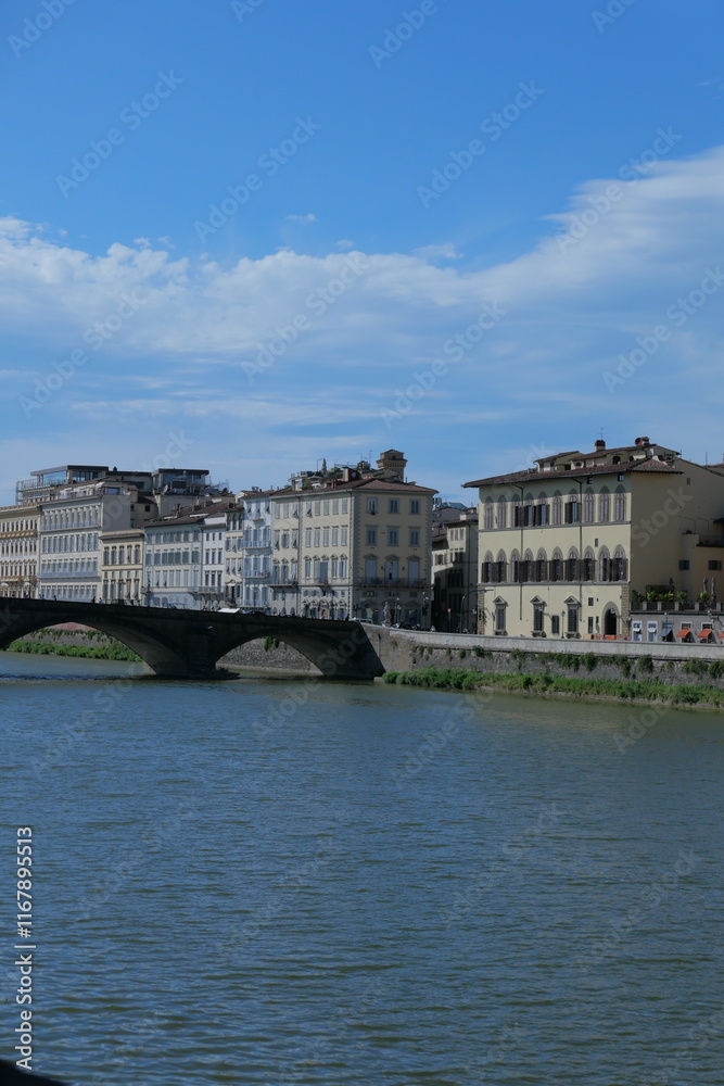 Obraz premium The Daily Life of the Arno River in Florence, Romantic Italy