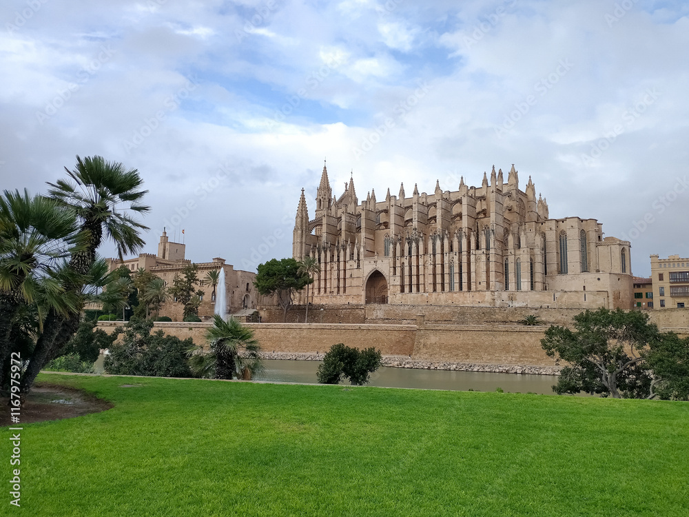 Fototapeta premium The Cathedral of Santa Maria of Palma aka La Seu viewed from the side on a partially cloudy day 
