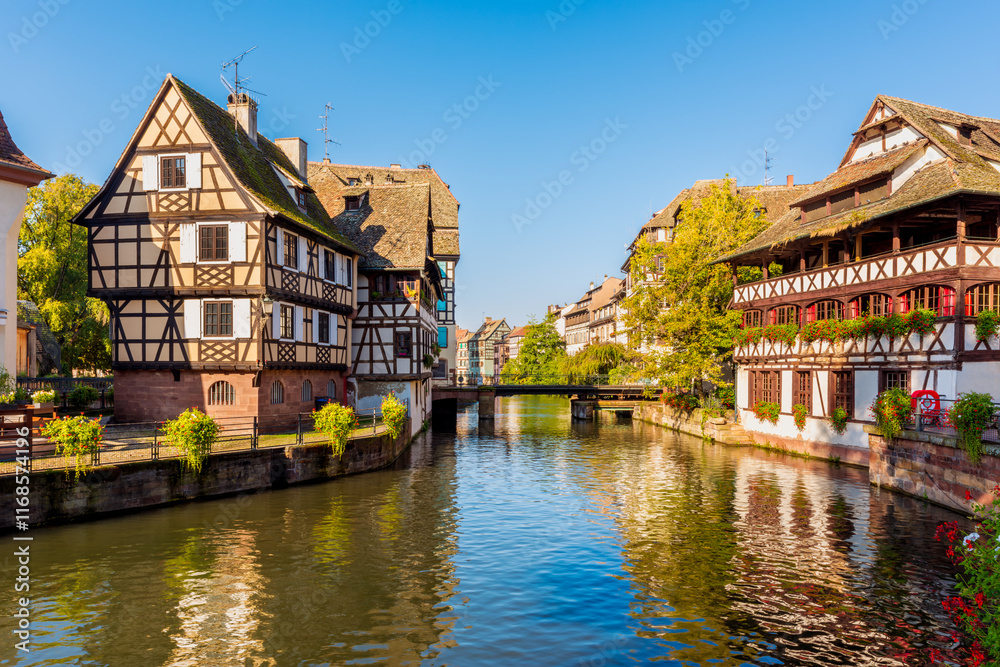 Obraz premium Historic District along the Ill River in the Petite France Quarter in Strasbourg, Alsace, Eastern France.