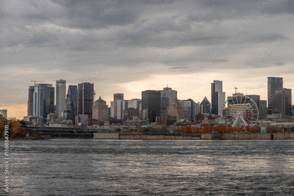 La ville de Montreal avec ses grands immeubles au Quebec Canada La ville de Montreal avec ses grands immeubles au Quebec Canada