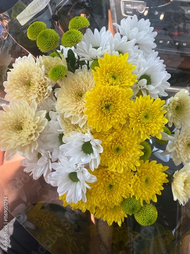 A bouquet of yellow and white flowers