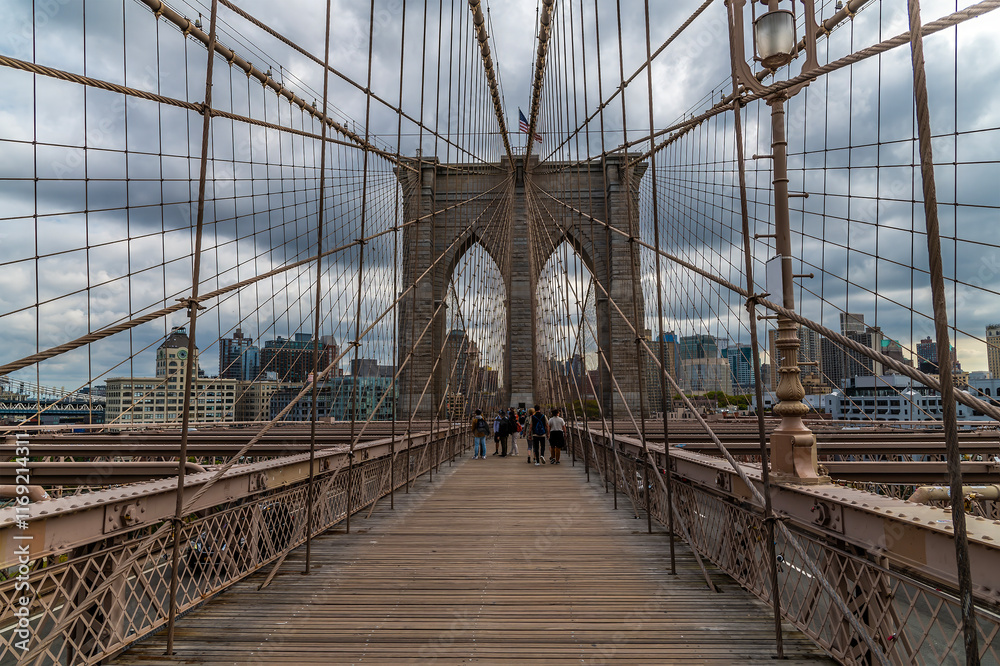 Fototapeta premium A view towards the Brooklyn end of the Brooklyn Bridge, New York, in the fall