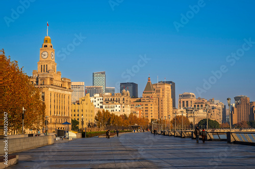 Obraz na płótnie Morning sunrise of Historical architecture on the bund of Shanghai with reflection of buildings in city Shanghai, China w salonie