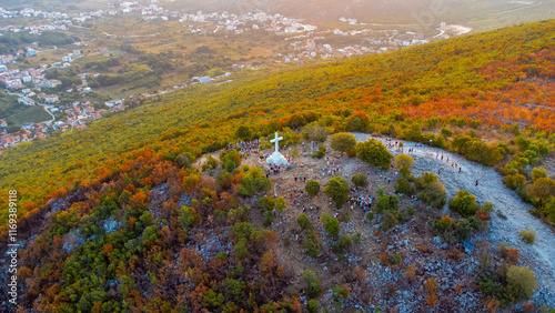 Fotografia White cross on a mountain, aerial view