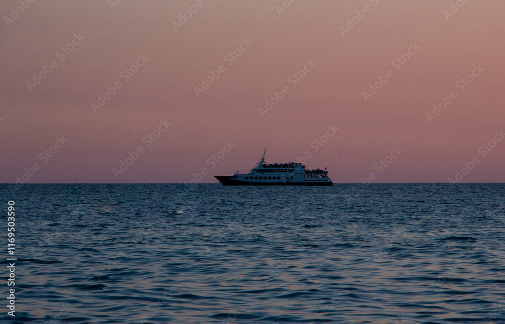 Obraz premium boat at sunset