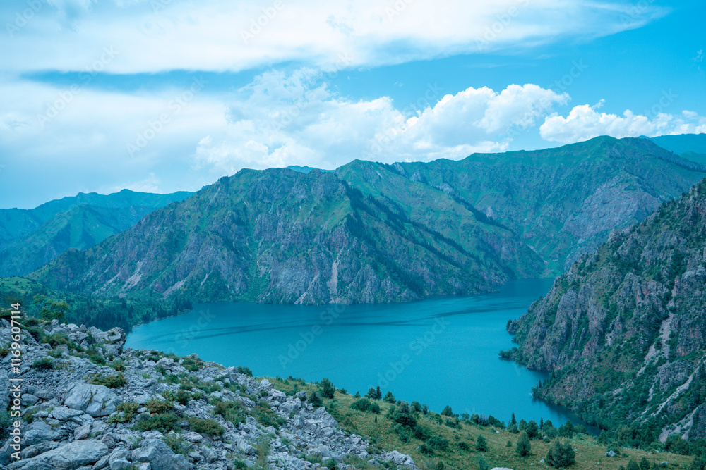 Obraz premium lake in the mountains