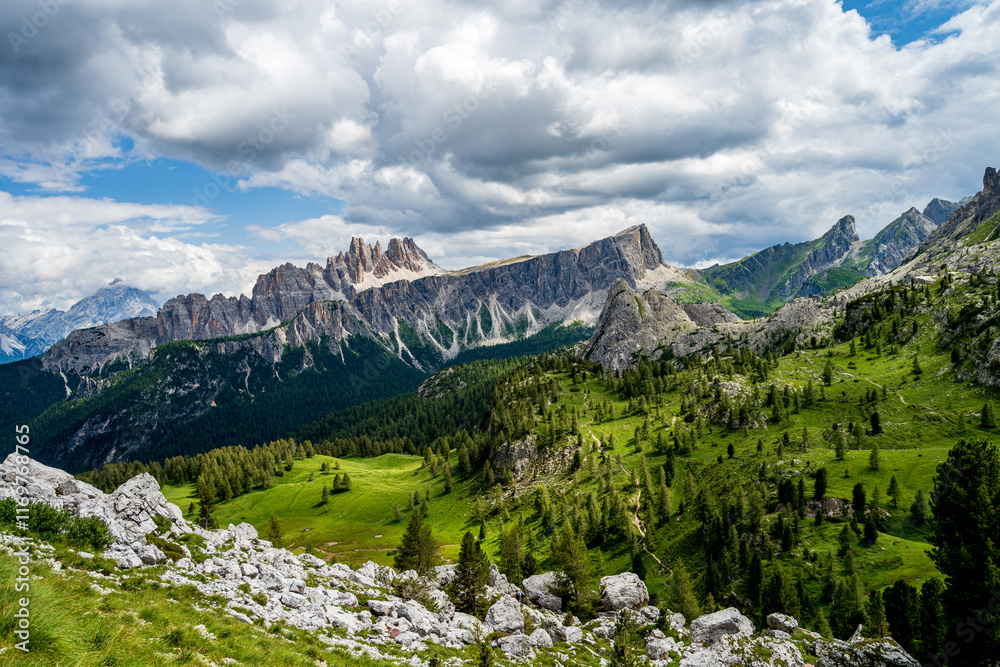 Naklejka premium Another amazing view to Croda da Lago