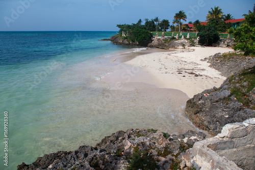 Fotografía Club Amigo Atlantic resort hotel and the caribbean shore in Guardalavaca, Cuba