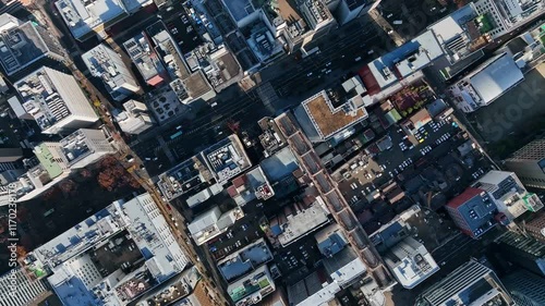 都市、社会、真俯瞰、ドローン、空撮、建設、産業、ビジネス、開発、日本、時代、都会、街、町並み、道路、交通、俯瞰、ハイアングル、風景、景色、景観、上から見た、見下ろす、現代、建築、ビル、ビル群、不動産、高層ビル、観光、旅行、地域、行政、経済、公共、将来、進歩、発展、成長、屋上、インフラ、繁華街、自動車、真上、暮らし、防災、鳥瞰図、住宅、モビリティ、60p