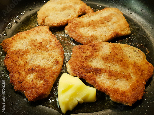 Wiener Schnitzel mit Pommes frites photo