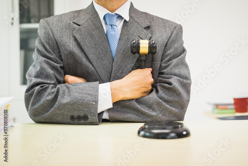 Billede på lærred Male lawyer diligently examines documents placed on his desk, demonstrating his professionalism and dedication to finding legal truth, analyzing ideas, and pursuing justice with relentless focus