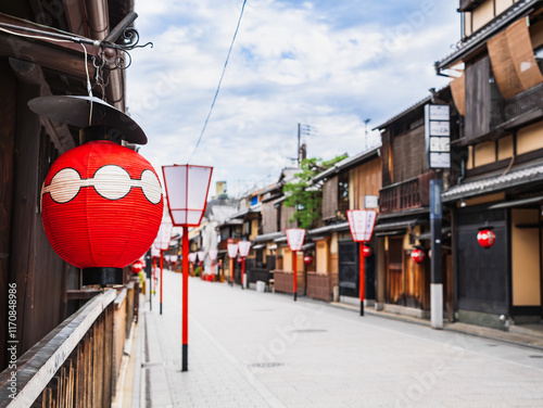 京都　朝の花見小路 photo