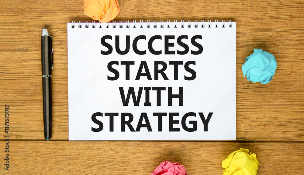 Naklejka premium Success starts with strategy symbol. Concept words Success starts with strategy on beautiful white note. Beautiful wooden background. Business and success starts with strategy concept. Copy space.