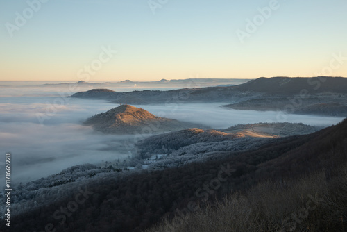 Blick vom Breitenstein, Ochsenwang, Schwäbische Alb auf die drei Kaiserberge - Hohenstaufen, Stuifen und Rechberg. Im Vordergrund die Limburg bei Weilheim Teck im Winter zum Sonnenaufgang mit Nebel. photo