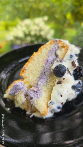Tort kawałek jagody krem biszkopt