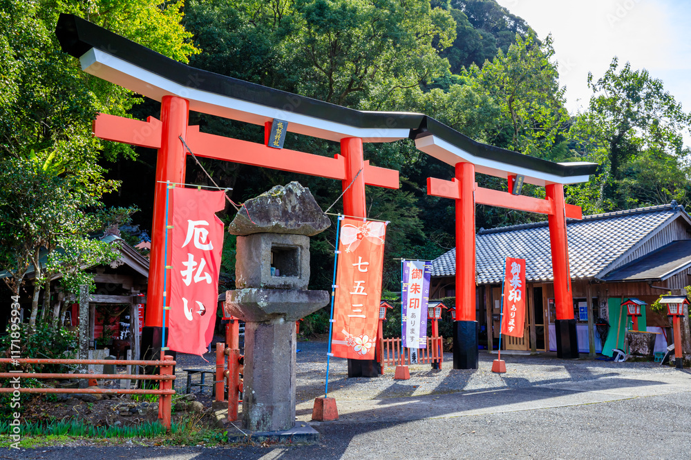 秋の諏訪神社 鹿児島県南大隅町 Suwa Shrine in autumn. Kagoshima Pref, Minamiosumi Town. 秋の諏訪神社 鹿児島県南大隅町 Suwa Shrine in autumn. Kagoshima Pref, Minamiosumi Town.