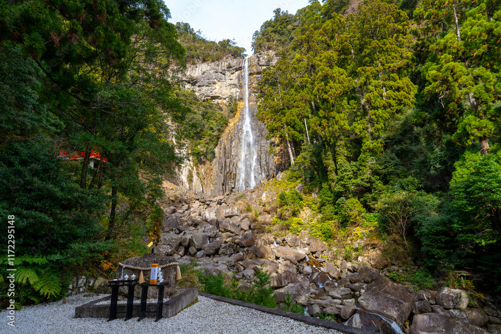 Obraz premium 和歌山県 那智の滝の風景(2024年12月)