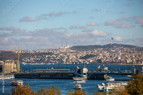 Obraz na płótnie Istanbul Province, Üsküdar District, Bosphorus view, Çamlıca Tower, Maiden's Tower and Theology Mosque. w salonie