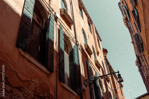 Fototapeta Naklejka Na Ścianę i Meble -  narrow streets with sunlight hitting the building