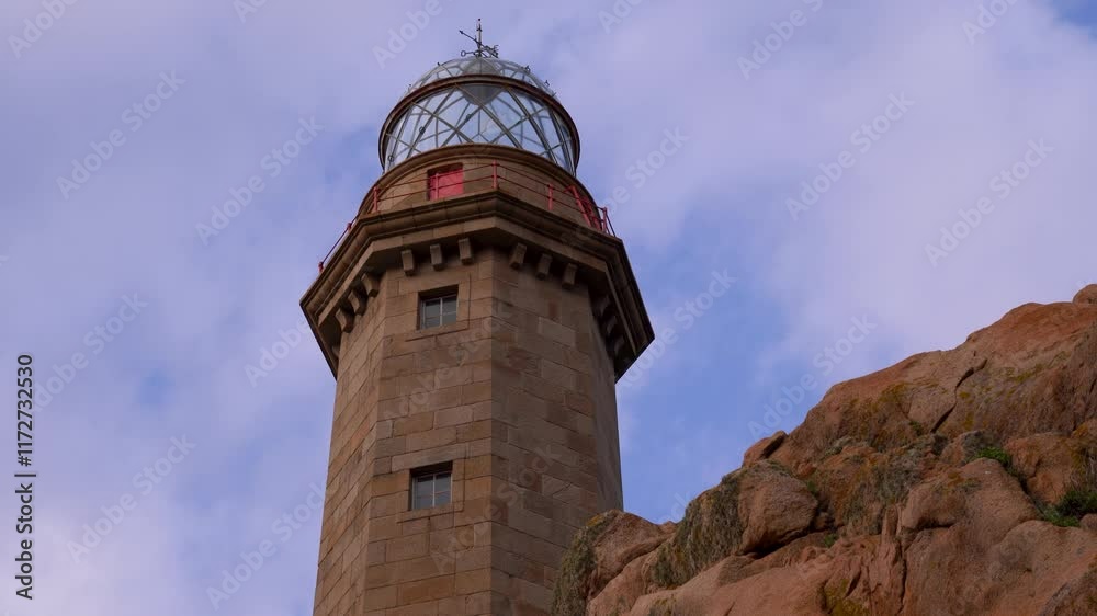 Detalle de la torre del faro Vello del cabo Villano, La Coruña, Galicia, España. Enero de 2025.