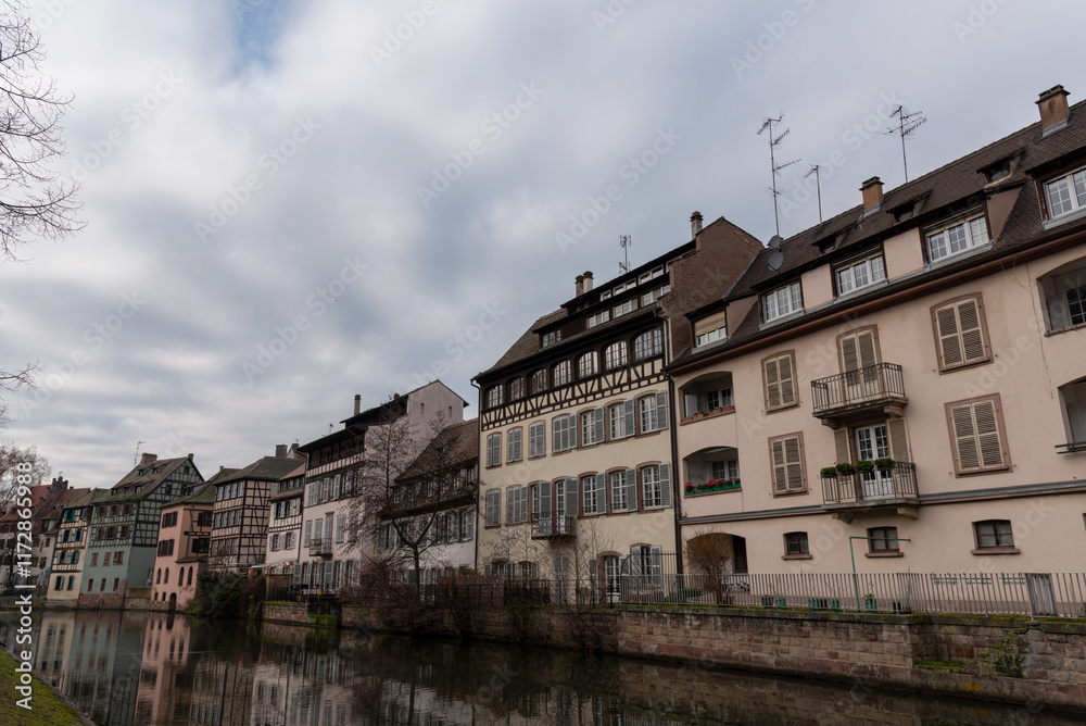 Fototapeta premium houses on the river
