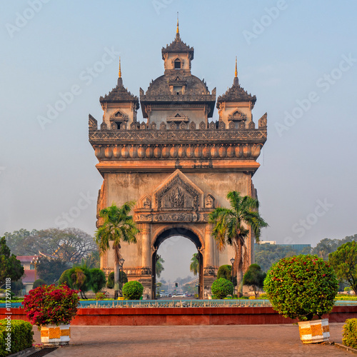 Wallpaper Mural Patuxai (Patuxay) Vientiane, Laos. Travel and tourism	
 Torontodigital.ca