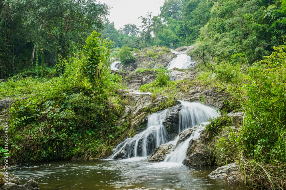 Obraz premium Discover the cascading beauty of Khlong Nam Lai Waterfall, a serene escape nestled in the heart of Thailand’s lush forests.